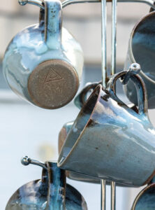 Chavigny_tasses-bleues-suspendChavigny_ues